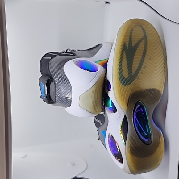 Mens Nike abasketball sneakers - Picture 2 of 5